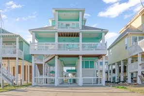 Introducing Sandy Toes by HTH Stays Bolivar Peninsula