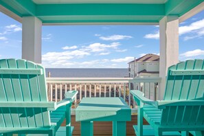 Introducing Sandy Toes by HTH Stays: Located in the Tidelands Neighborhood, Bolivar Peninsula, TX. Book your getaway today!