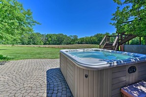 Private Hot Tub (1)