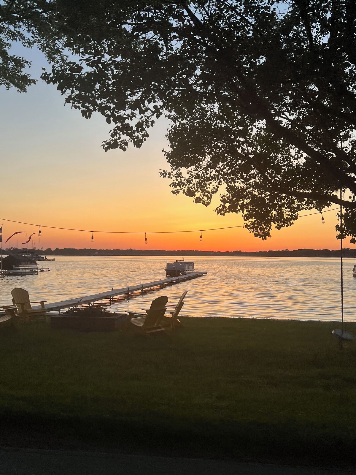 Remodeled cozy retreat with a lake front view on Devils Lake. Pet Friendly!