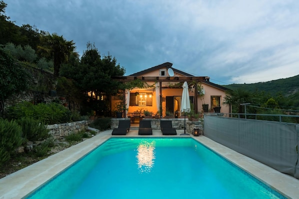 Schwimmbad des Ferienhauses