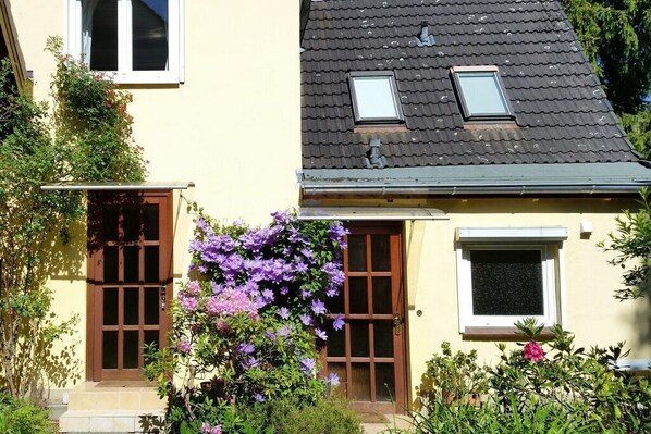 Außenseite Ferienhaus [Sommer]