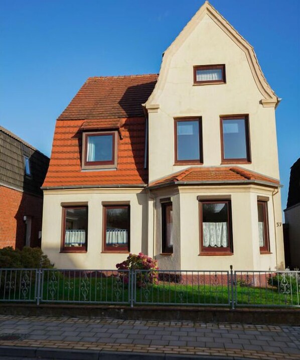 Außenseite Ferienhaus [Sommer]