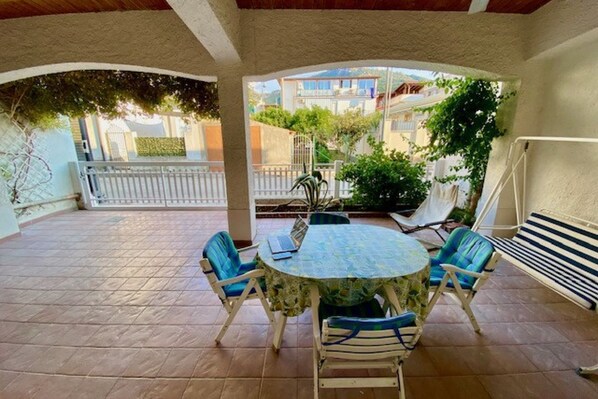 Outdoor dining