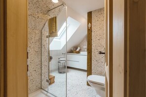 Studio Loft, Bathroom, Guesthouse Sabine, Shower, WC, custom made with terrazza 