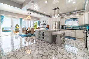 Playa Goma - Work Area, Kitchen and Dining Area