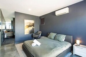 Master Bedroom (1)