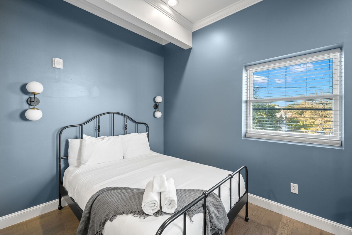 NEW! Havana Hideaway | Gorgeous Studio on 7th Ave