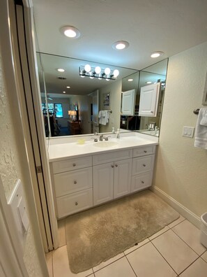 2-304 Master Vanity