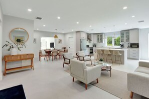 Chic Living Room Haven: Stylish Comfort and Relaxation