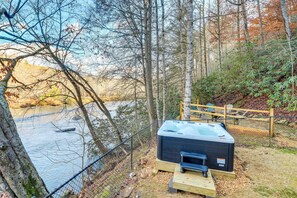 Hot Tub | Wood-Burning Fire Pit | River View