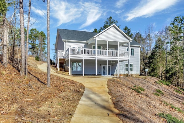 Upper and lower decks with grill and beautiful view of the lake