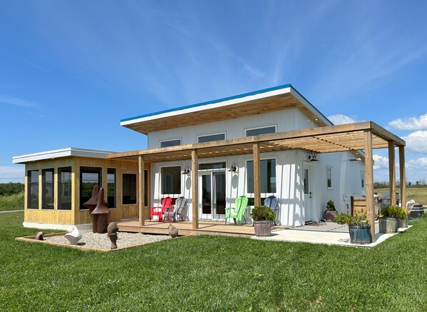 Screened porch & veranda facing south toward Chardonnay vineyard.