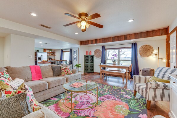 Graford Vacation Rental | 5BR | 3BA | Step Required | 2,000 Sq Ft