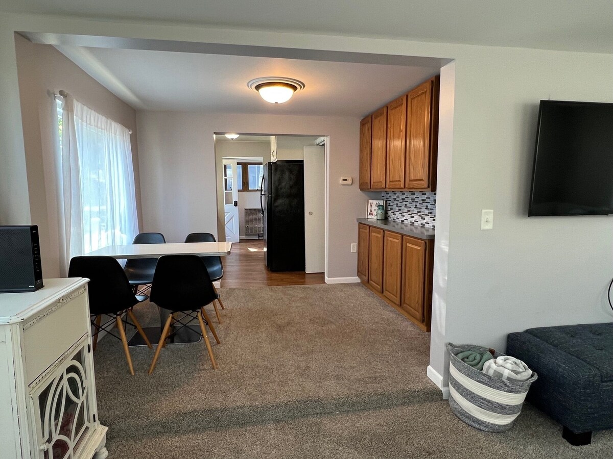 2 Bedroom Bungalow on 2 Lakes