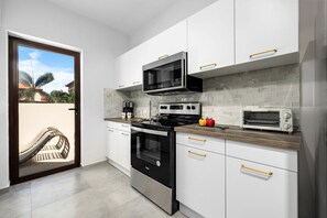 The fully equipped kitchen enables you to prepare a delicious meal for your family before heading to the beach.