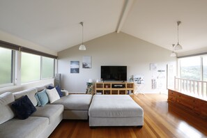Living Room (2)