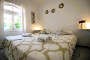 Bed,Photo of the whole room
