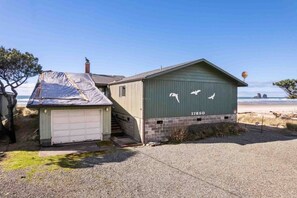 Ocean's Edge Escape is just seconds from the beach, with excellent views of the iconic Twin Rocks.