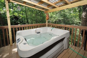 Outdoor spa tub