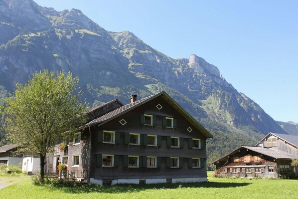 Außenseite Ferienhaus [Sommer]