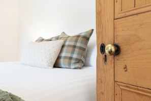Enter into the 2nd queen bedroom