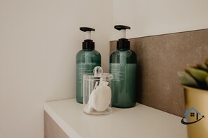 Bathroom amenities