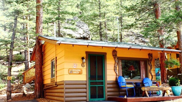 Cabin6outsideshot