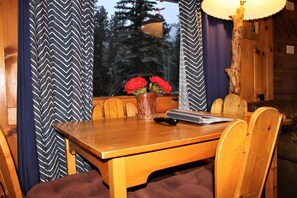 cabin6 dining room