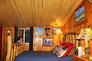 cabin6 bedroom