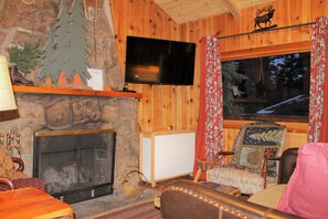 cabin9 living room 2