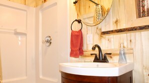 Cabin 3 Bathroom