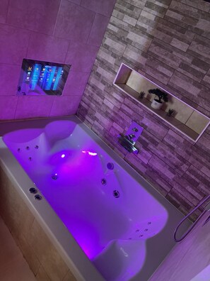 JACUZZI