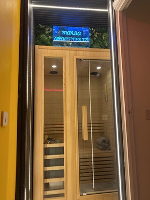 APARTMENT 14 SAUNA/STEAM ROOM 