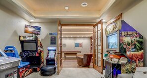 Game Room! Dartboard, Golden Tee, Big Buck Hunter, Pac Man!