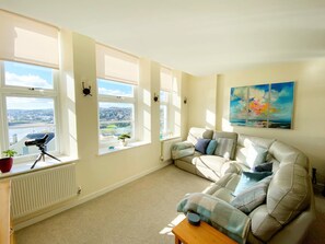 Sea View Apartment, 7 Ellington Court, Torquay - Comfortable sitting area.