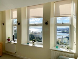 Sea View Apartment, 7 Ellington Court, Torquay on The English Riviera - living room with magnificent coastal views.