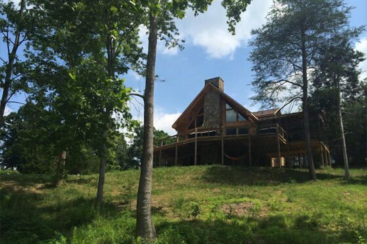 Luvin by the Riverside | 3 Bed, 3 Bath
