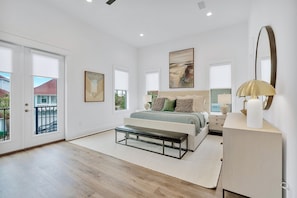 2nd Floor - King Suite with private balcony and ensuite bathroom