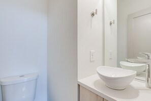 Half Bathroom | 1st Floor