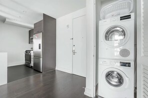 Midtown West New York 1 Bedroom Kitchen