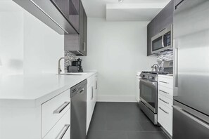 Midtown West New York 1 Bedroom Kitchen