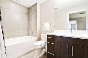 South Arlington Arlington 2 Bedroom Bathroom