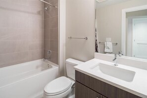 South Arlington Arlington 2 Bedroom Bathroom