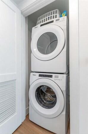 Miami Studio Washer/Dryer