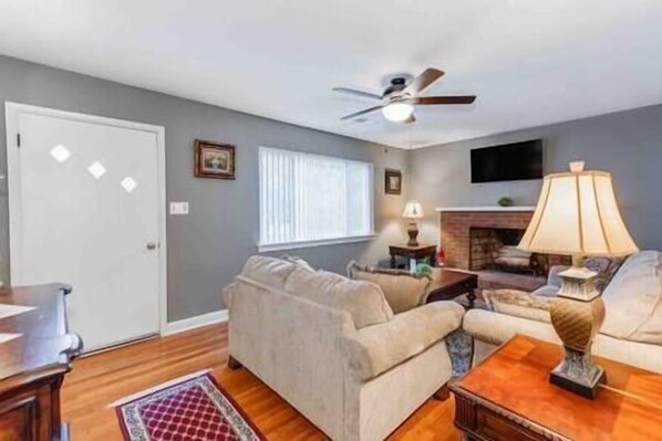 Living Room (2)