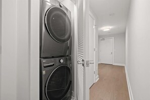 White Plains 1 Bedroom Washer/Dryer