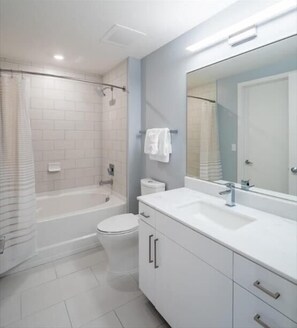 Bethesda 1 Bedroom Bathroom