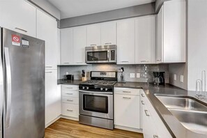 Midtown East New York 1 Bedroom Kitchen