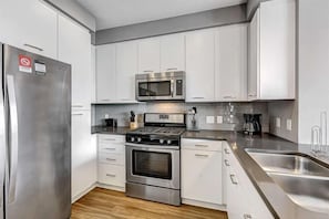 Midtown East New York 1 Bedroom Kitchen